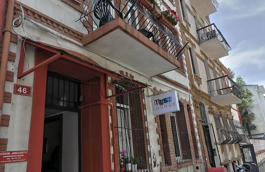 Hush Hostel Lounge-1